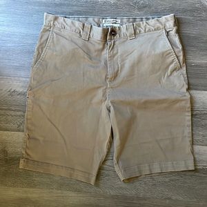 Men’s Billabong tan shorts